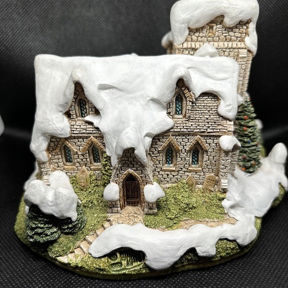 Lilliput Lane.......St Nicholas'‎ Church - Picture 1 of 6